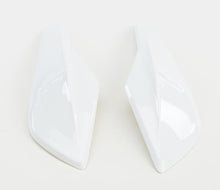 Load image into Gallery viewer, Top Rear Vent Matte White Ff-88/gm-64
